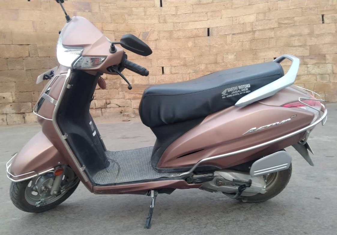 Activa Scooter Rental Desert City